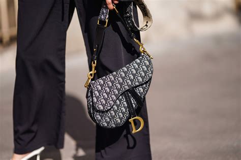 saddle bag dior weiss|dior saddle bag on model.